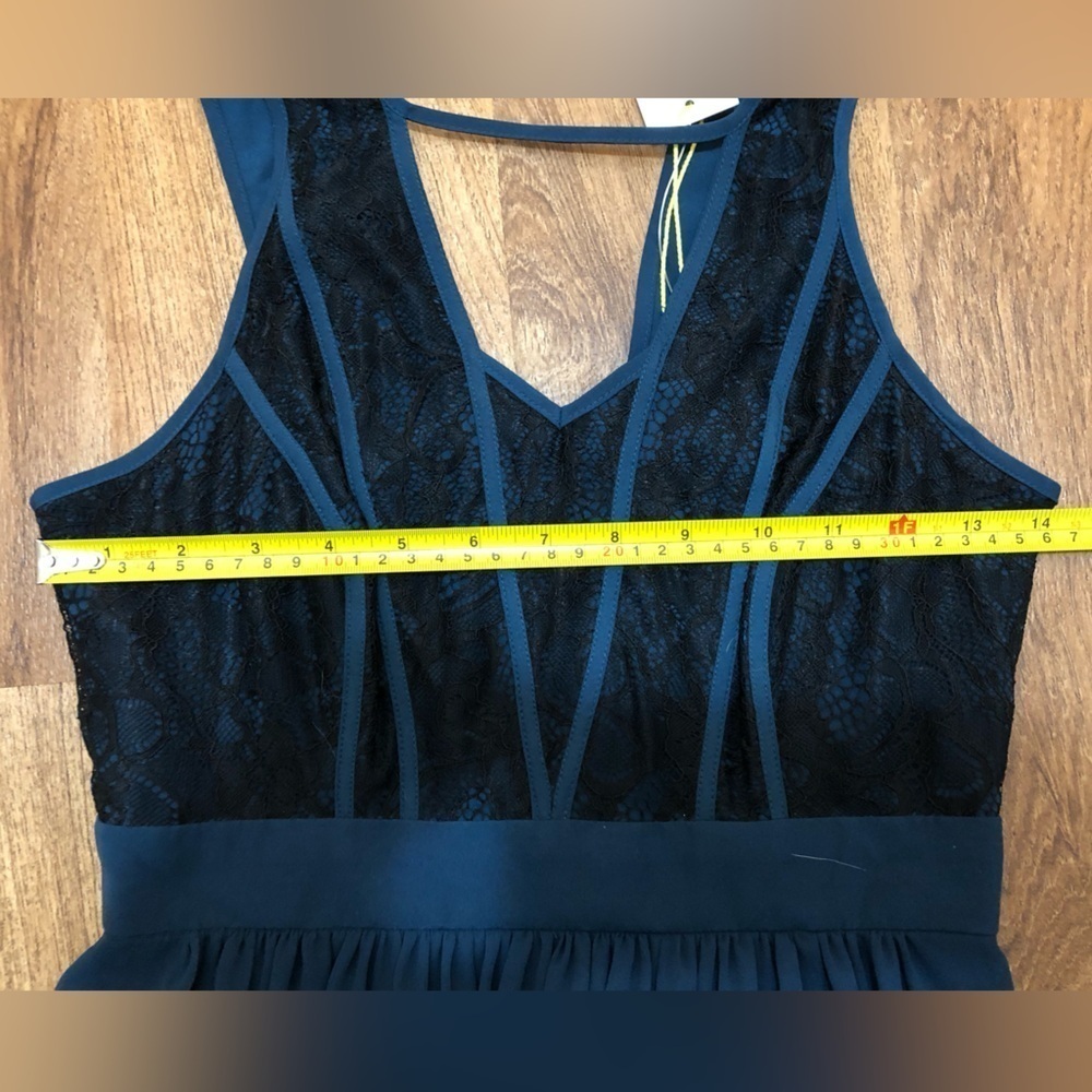 Elegant Black and Green Sleeveless Dress BCBG Maxi/Long Lace Sheer - Picture 9 of 12